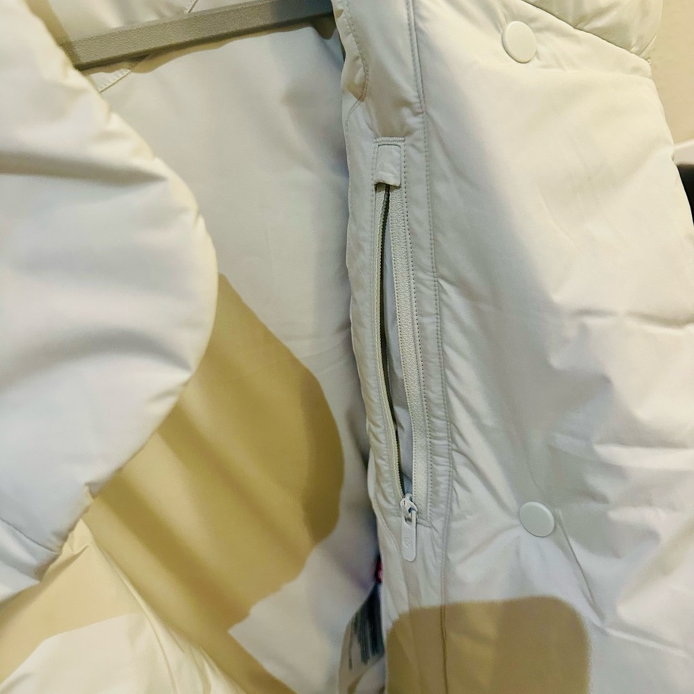 Lululemon Sleek City Jacket - Picture 4 of 9